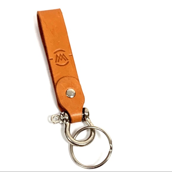 Leather keychain with silver ring - Picture 4 of 4